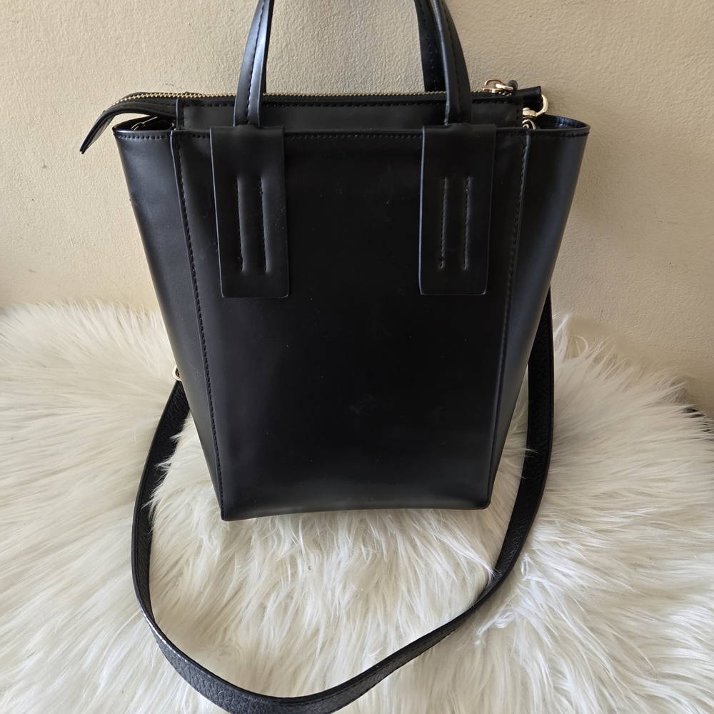 Elegant Zara Black Handbag with inside pock and adjustable strap